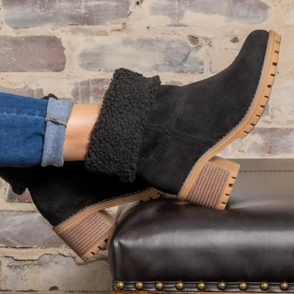 New Corkys Black Sherpa Heeled Boots - Picture 1 of 3